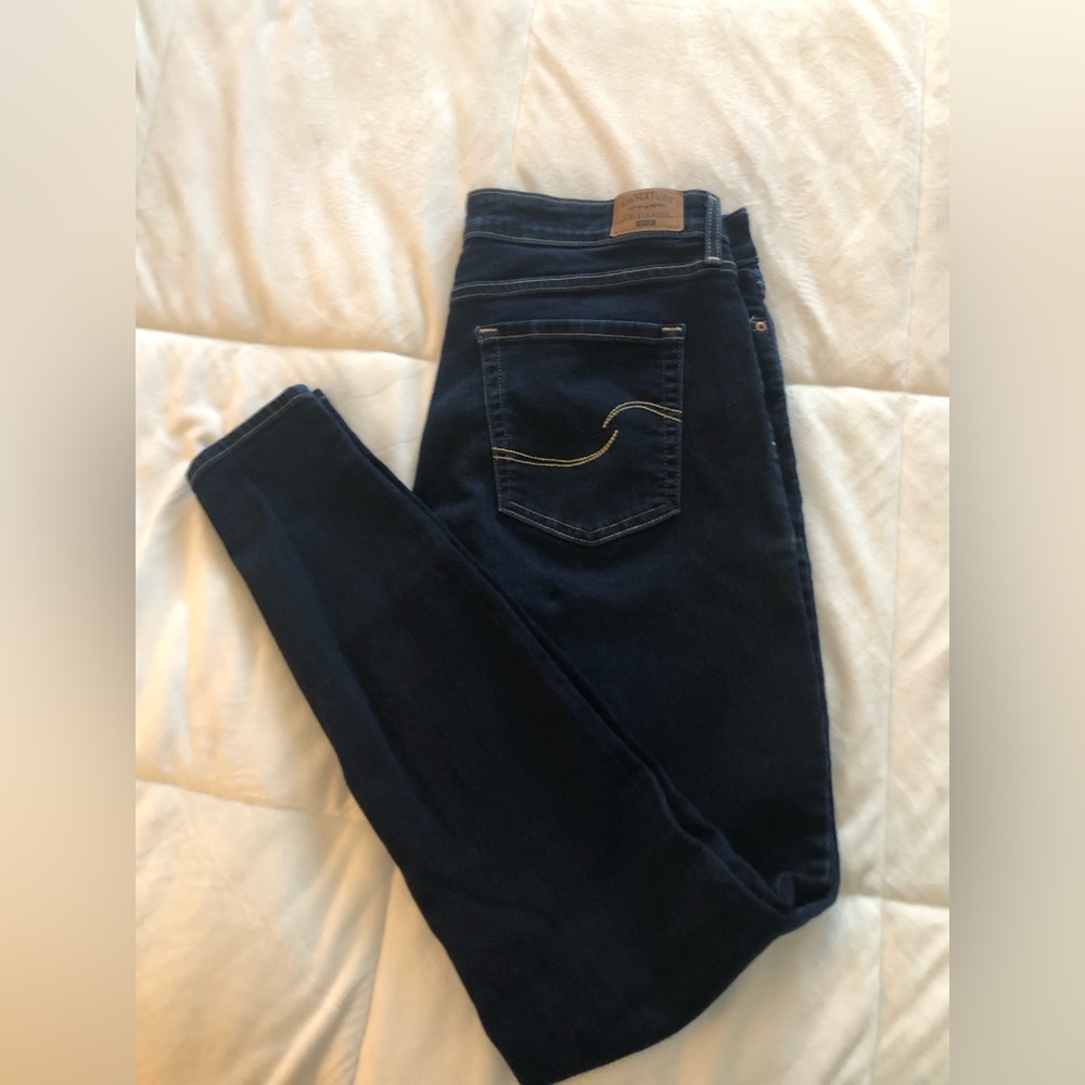 Levi’s Strauss gold. Size 14.